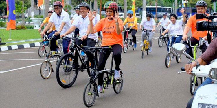 Menkeu Sri Mulyani saat menaiki sepeda Brompton dalam sebuah acara beberapa waktu lalu/Net