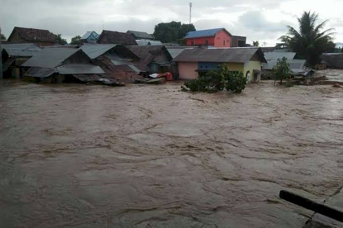 Banjir bandang menerjang empat kecamatan di Kabupaten Bima, Nusa Tenggara Barat (NTB)/Net