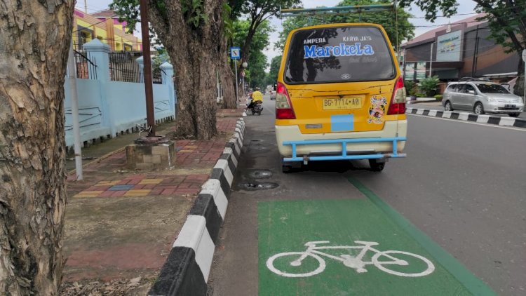 Jalur sepeda di Jalan Merdeka Kota Palembang yang disediakan Pemkot Palembang. Foto: M Hatta/rmolsumsel.id
