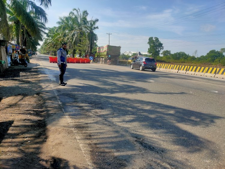 Kondisi arus lalu lintas di sekitaran Jembatan Keramasan Lama Palembang. Foto: Eko Prasetyo