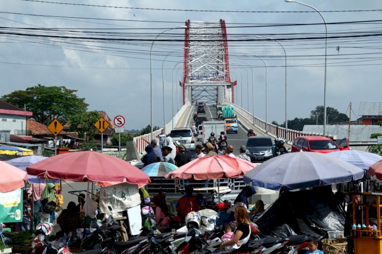 Potensi kemacetan di pangkal Jembatan Musi VI. Foto-foto: M Hatta/rmolsumsel.id