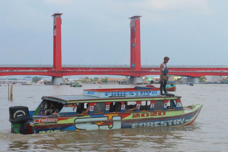 Jembatan Ampera yang melintasi Sungai Musi Palembang. (Dokumen RMOLSumsel.id)