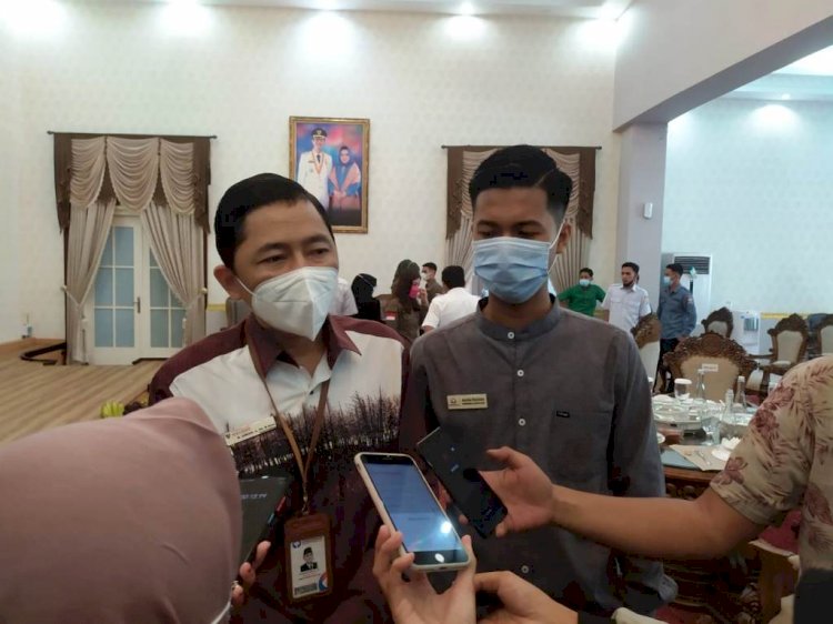 Kepala Kantor Ombudsman RI Perwakilan Sumsel, M Adrian Agustiansyah (kiri) saat ditemui di Rumah Dinas Walikota Palembang/Ist