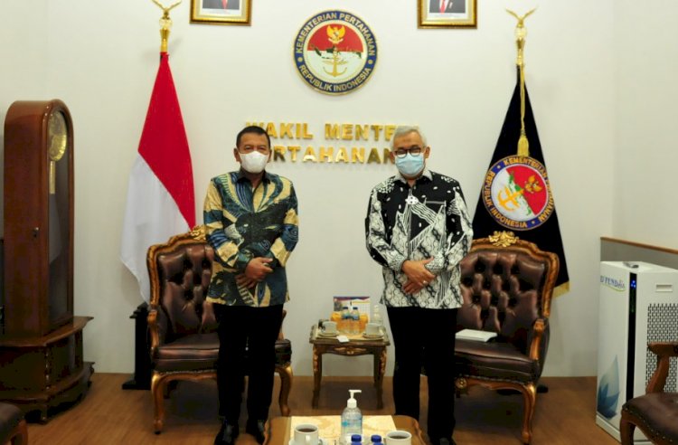 Wamenhan RI M. Herindra dan Dubes RI Pretoria Salman Al Farisi. (Biro Humas Setjen Kemhan)