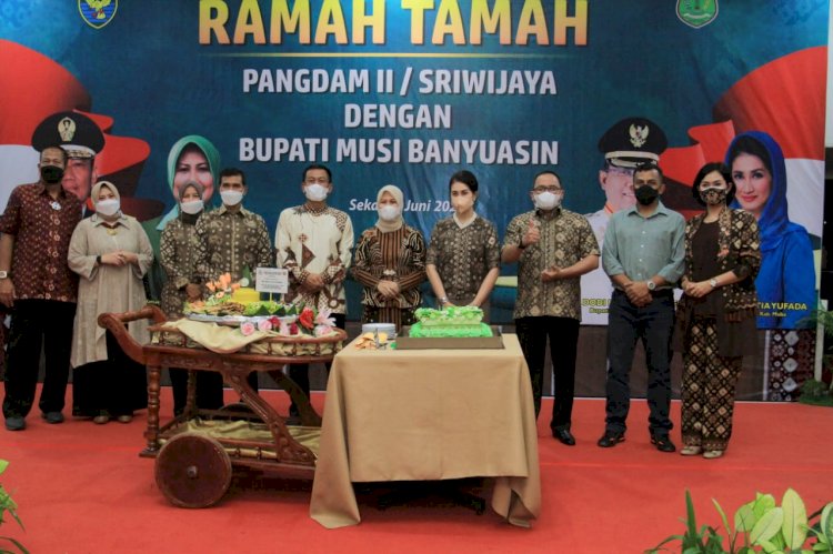 Bupati Muba Dodi Reza Alex pada malam ramah tamah menyambut Pangdam II Sriwijaya Mayjen Agus Suhardi di Pendopoan Griya Bumi Serasan Sekate. (rmolsumsel.id/ist)