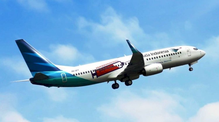 Pesawat Garuda Indonesia B737-800NG dengan livery #SukseskanVaksinasi. (rmolsumsel.id/net)
