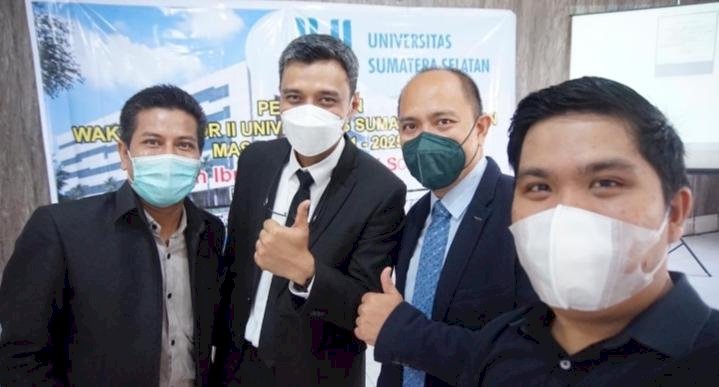 Rabin Ibnu Zainal (dua dari kiri) dilantik menjadi Wakil Rektor II Universitas Sumatra Selatan/ Ist
