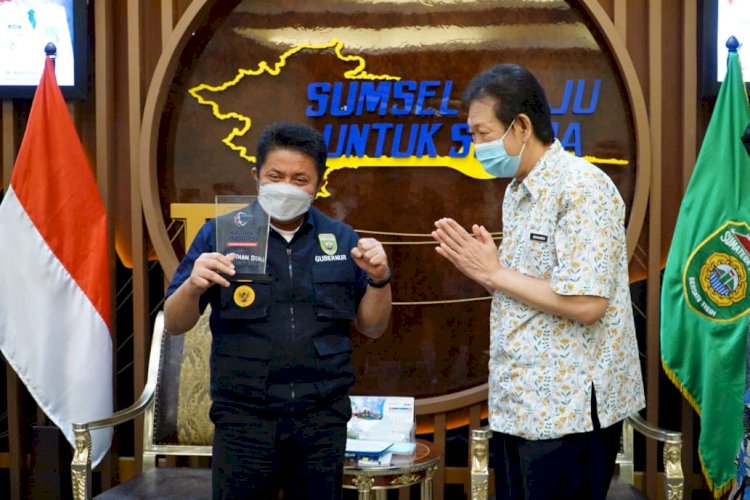 Gubernur Sumsel Herman Deru saat menerima Rektor Universitas MDP Johannes Petrus/ Ist