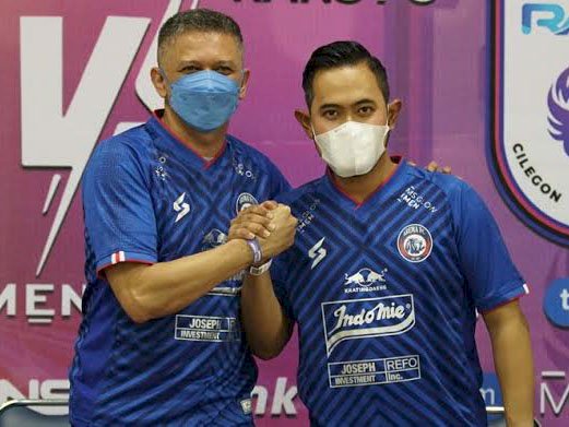 Iwan Budianto dan Gilang. Foto: Arema
