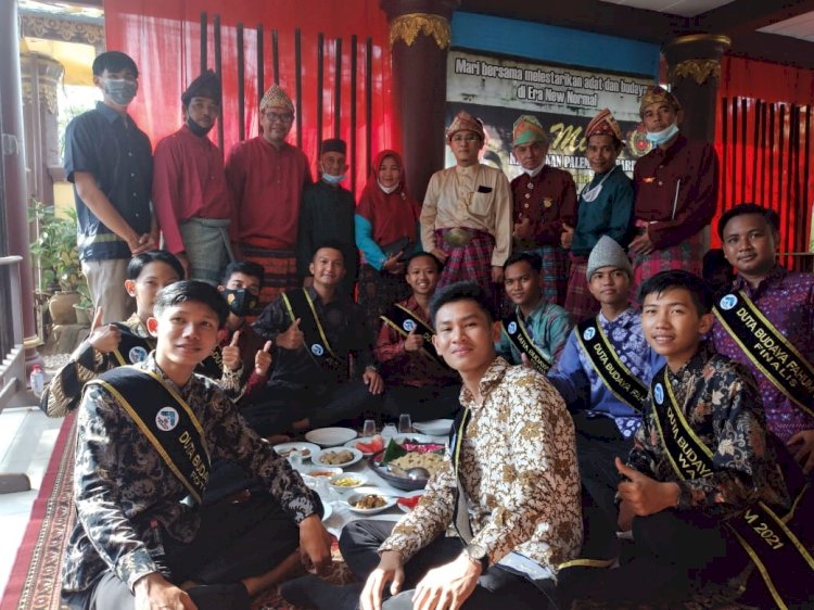 tradisi makan ala Palembang Ngidang/Dudi Oskandar