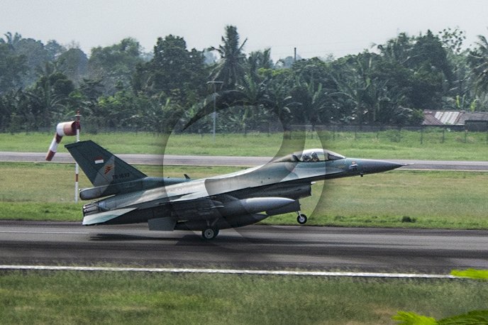 Pesawat tempur TNI AU tiba di Lanud  Palembang untuk melakukan manuver sebelum latihan Operasi Jalak Sakti 2021. (m hatta/rmolsumsel.id)