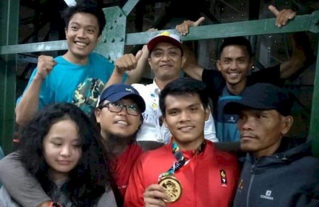 Momen setelah atlet Sumsel, M HInayah meraih medai emas Asian Games 2018 lalu. (Yosep/rmolsumsel.id)