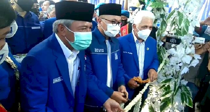 Ketua Umum PAN, Zulkifli Hasan meresmikan kantor baru DPW PAN Provinsi Sumatera Selatan di Palembang, Sabtu (12/6). (Dudy Oskandar/rmolsumsel.id)