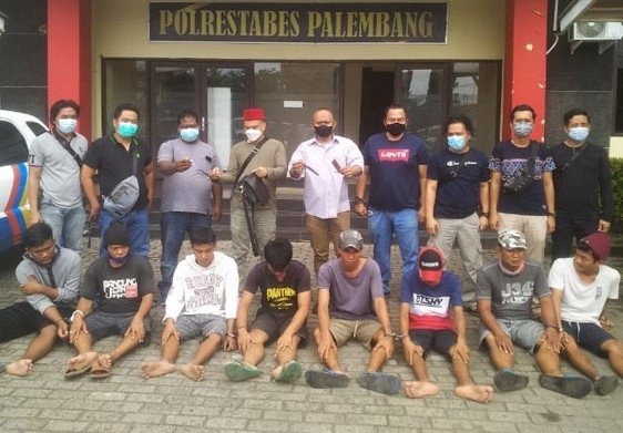 Unit Ranmor Satreskrim Polrestabes Palembang menangkap delapan pemalak di wilayah PT ABP di Jalan Sosial, Kelurahan Pulokerto, Kecamatan Gandus Palembang. (Istimewa/rmolsumsel.id)