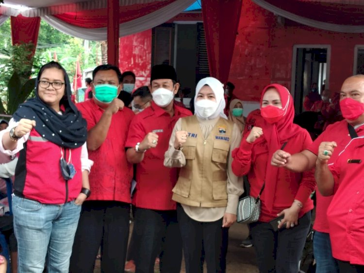Ketua PMI Kota Palembang, Fitrianti Agustinda di acara bakti sosial donor darah dan pembagian sembako dalam rangkaian kegiatan Bulan Bung Karno 2021. (Dudi Oskandar/rmolsumsel.id)