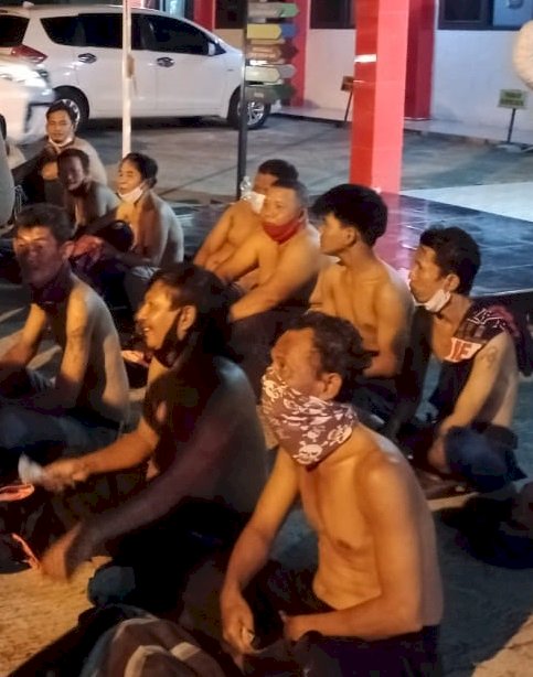 Sebanyak 17 orang diamankan Polsek Ilir Timur (IT) I Palembang dalam razia di sepanjang jalan protokol Palembang, Sabtu (19/6). (ist/rmolsumsel.id)