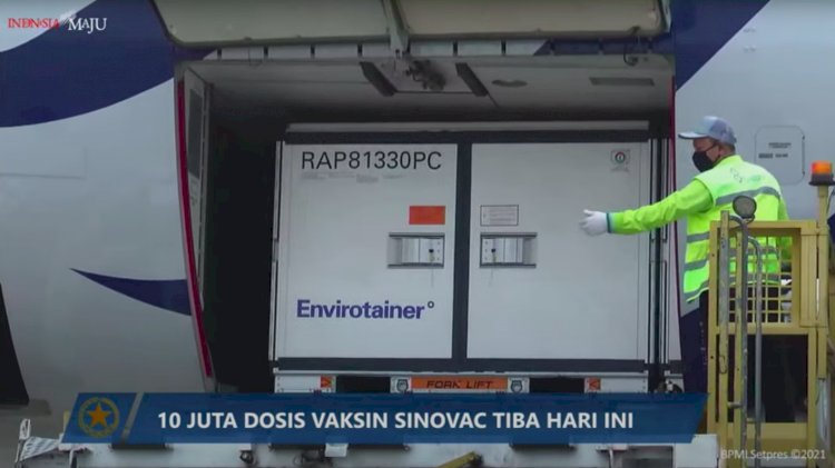 Tangkapan layar kedatangan sepuluh juta dosis vaksin yang merupakan kiriman tahap ke-17, Minggu (20/6). (Humas Setkab/rmolsumsel.id)