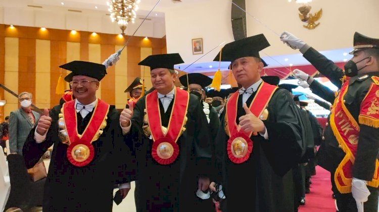 Kapolda Sumsel Prof Dr Eko Indra Heri resmi dikukuhkan sebagai Guru Besar di Sekolah Tinggi Ilmu Kepolisian (STIK-PTIK), Senin (21/6).(Ist/Humas Polda Sumsel)