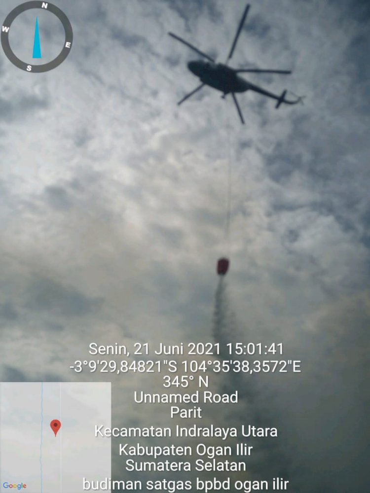 Helikopter Waterbombing. (BPBD Sumsel/rmolsumsel.id)