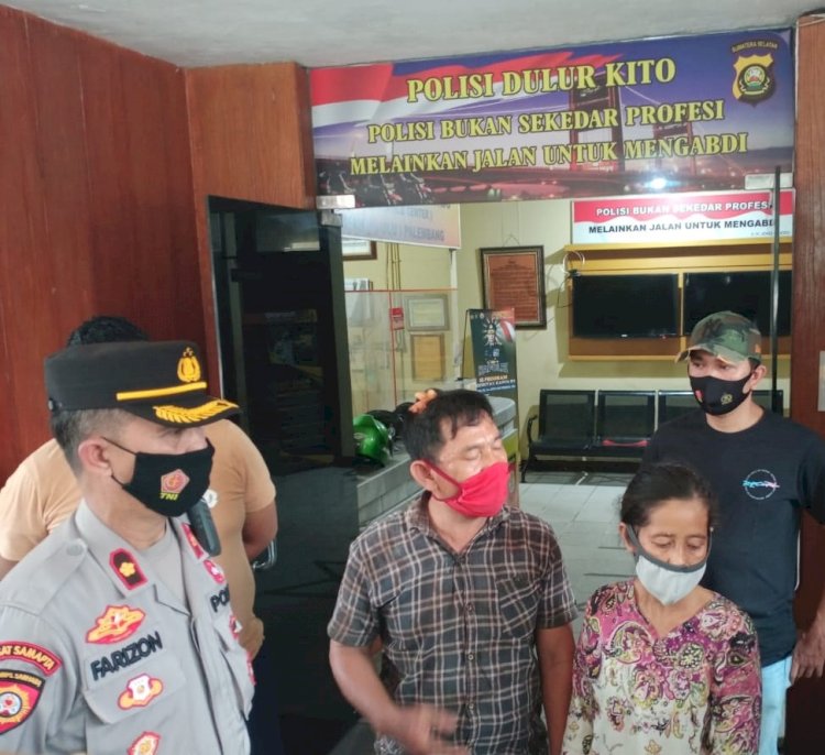 Pasutri saat diamankan di Polsek SU I Palembang. (Istimewa/rmolsumsel.id)