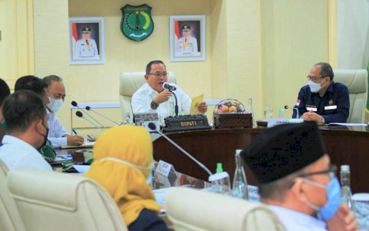 Bupati Muba Dodi Reza Alex saat memimpin Rakor Penanganan Illegal Drilling di Kabupaten Muba. (Humas Pemkab Muba/rmolsumsel.id)