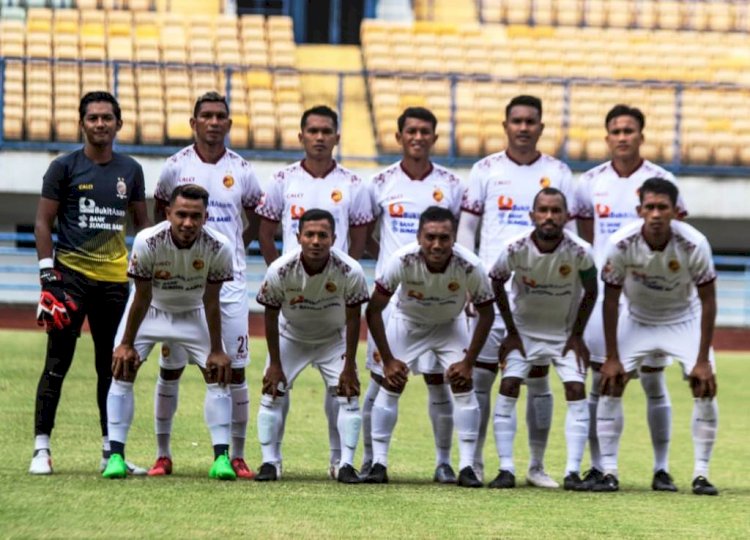 Starting eleven Sriwijaya FC saat menghadapi Persib Bandung dalam latihan bersama di Stadion GBLA /MO Sriwijaya FC/rmolsumsel.id)