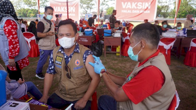 Pelaksanaan vaksinasi serentak hari pertama di OKI, Sabtu (26/6). (kominfo OKI/rmolsumsel.id)