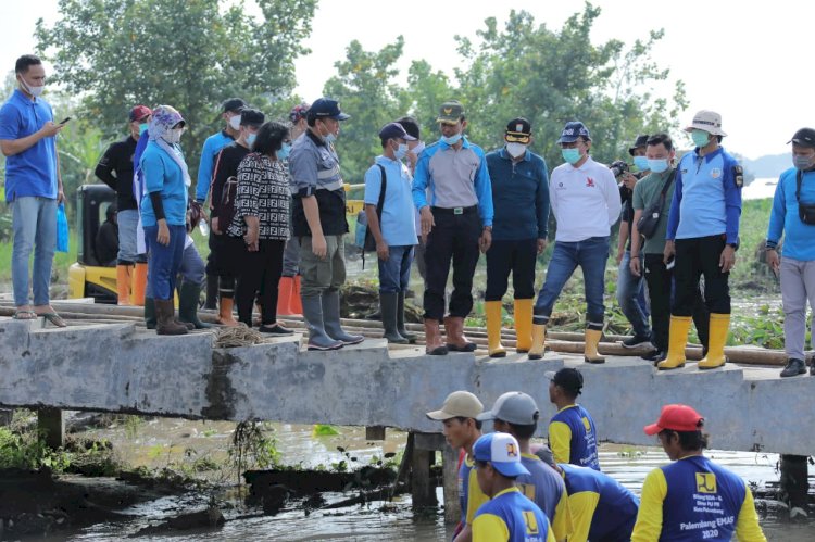 Gotong Royong di Pulau Kemaro yang digagas Wali Kota Harnojoyo beberapa waktu lalu. (diskominfo/rmolsumsel.id)