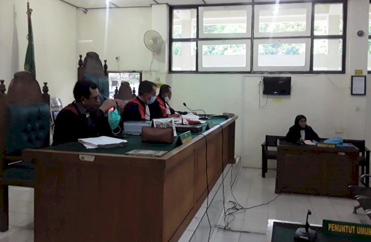 Suasana sidang pembacaan dakwaan perkara TPPU atas nama terdakwa Doni Timur di Pengadilan Negeri kelas IA Palembang, Selasa (29/6). (yosep ip/rmolsumsel.id)