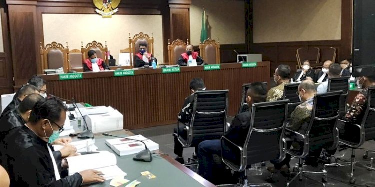 Mantan Menteri Kelautan dan Perikanan Edhy Prabowo (baris pertama) saat mendengarkan tuntutan Jaksa Penuntut Umum Komisi Pemberantasan Korupsi di Pengadilan Tipikor, Jakarta Pusat. (RMOL)