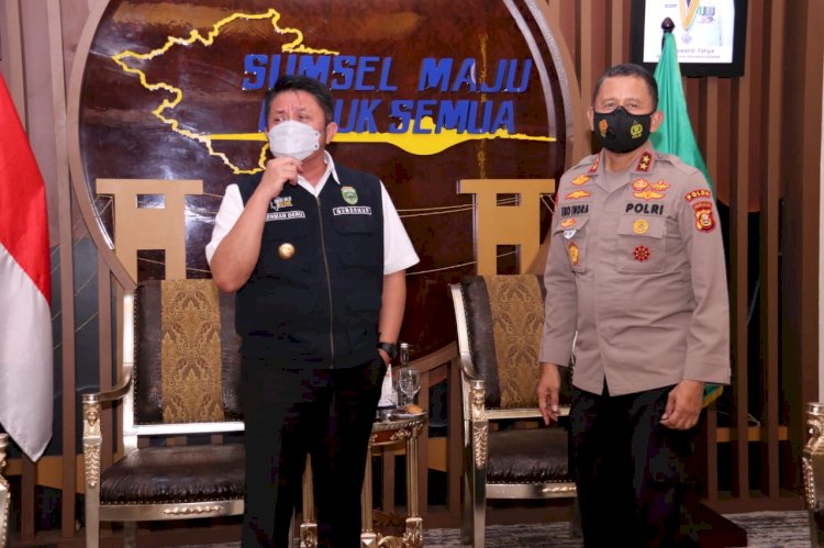 Gubernur Sumsel Herman Deru (kiri) usai bertemu dengan Kapolda Sumsel Irjend Pol Eko Indra Heri (kanan), Rabu (30/6). (ist/rmolsumsel.id)