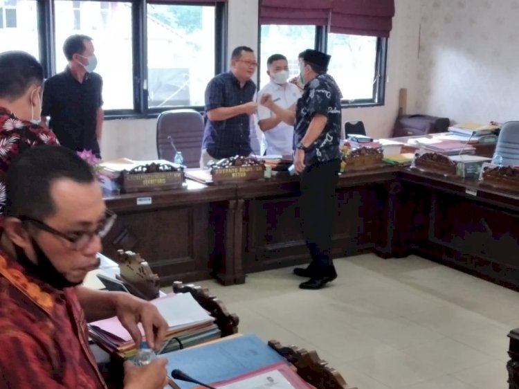 Komisi V DPRD Sumsel menggelar rapat bersama perwakilan karyawan PT JSC dan manajemen PT JSC serta Dinas Tenaga Kerja dan Transmigrasi (Disnakertrans) Provinsi Sumsel di ruang rapat Komisi V DPRD Sumsel, Jumat (2/7).(Dudy Oskandar/rmolsumsel.id)