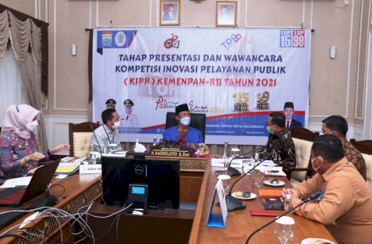 Wali Kota Palembang Harnojoyo usai mengikuti presentasi dan wawancara kompetisi inovasi pelayanan publik Kementerian PANRB tahun 2021. (Alwi Alim/rmolsumsel.id)