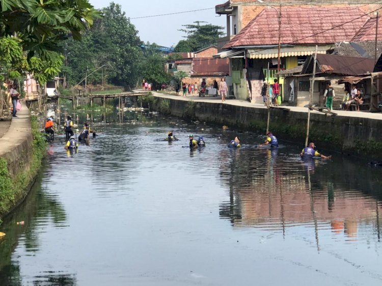 Kondisi Sungai di Jalan Puncak Sekuning, Kelurahan Lorok Pakjo, Kecamatan Ilir Barat (IB) I, Palembang. (Humas Pemkot/rmolsumsel.id)   