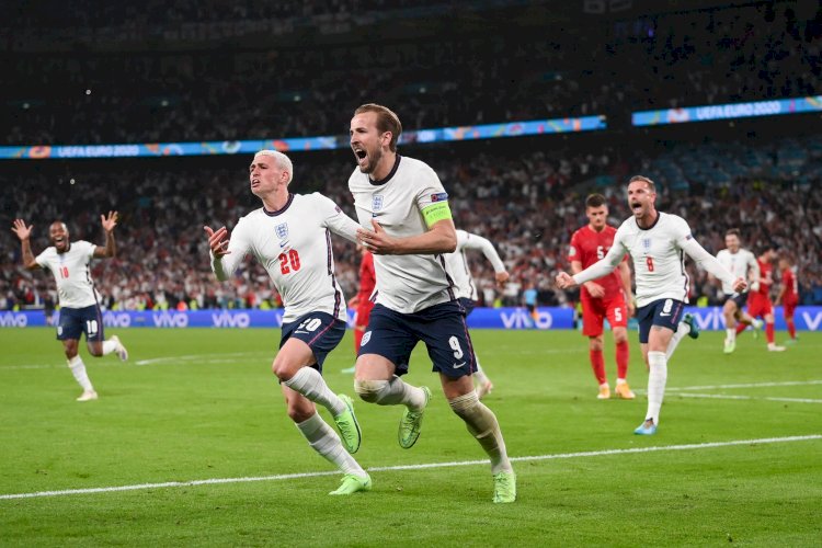 Sleebrasi Harry Kane usai mencetak gol ke gawang Denmark/Getty Images/rmolsumsel.id