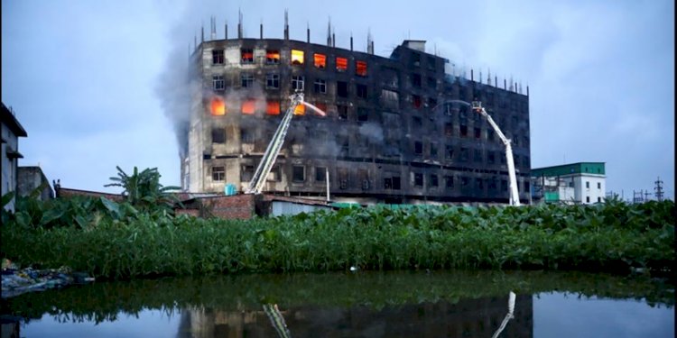 kondisi kebakaran di Pabrik makanan di Dhaka, Bangladesh, (Reuters)