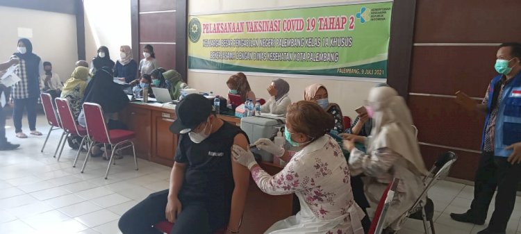 kegiatan pemberian vaksinasi Covid-19 Tahap kedua di PN Palembang. (Yosep Indra Praja/rmolsumsel.id)