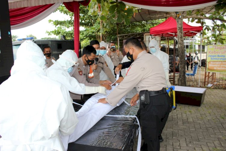Pelatihan pemulasaran dan pemakaman jenazah terpapar Covid-19 bagi anggota dan PNS Polri di Sumsel di Komplek Pakri Palembang, Sabtu (10/6). (ist/rmolsumsel.id)