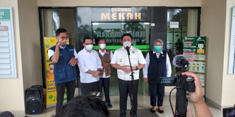 Gubernur Sumsel Herman Deru usai meninjau Asrama Haji Palembang (Eko Prasetyo/rmolsumsel.id) 