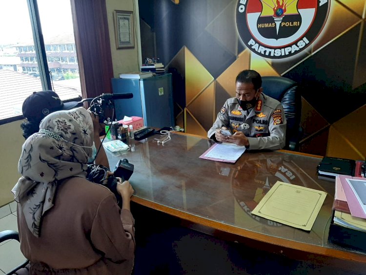 Kabid Humas Polda Sumsel, Kombes Pol Supriadi di ruang kerjanya. (ist/rmolsumsel.id)