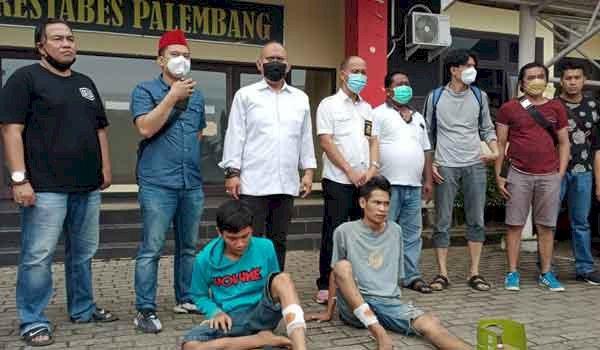 Dua pelaku diringkus anggota Opsnal Ranmor Satreskrim Polresrabes Palembang. (ist/rmolsumsel.id)