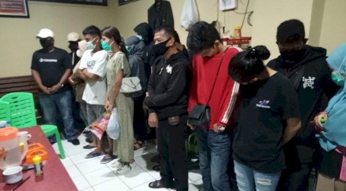 Razia rutin di sejumlah penginapan di Palembang Sabtu (24/7) malam sekitar pukul 11.00 WIB. (ist/rmolsumsel.id)