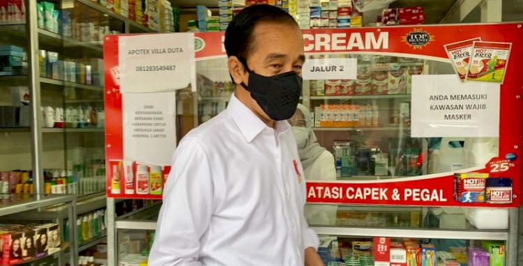 Jokowi tak menemukan obat yang ia cari saat ke apotek. (rmol.id)
