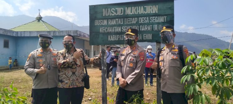 Kapolda Sumatera Selatan (Sumsel), Irjen Pol Prof Dr Eko Indra Heri S MM disela-sela kunjungan kerja ke PT Supreme Energi Rantau Dedap, Kecamatan Kota Agung, Kabupaten Lahat, Jumat (30/7)/ist/rmolsumsel.id