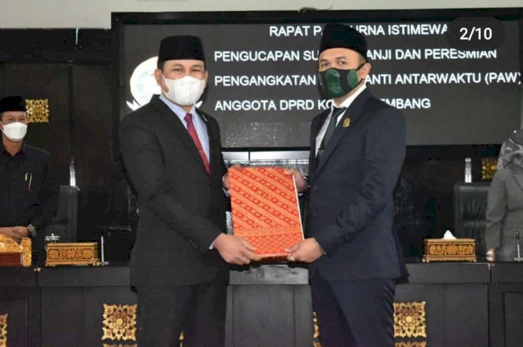  Peresmian dan Pengangkatan Pengganti Antar Waktu (PAW) Anggota DPRD Kota Palembang Muhammad Arfani, Jumat (30/7). Dia ditempatkan di Komisi II DPRD Palembang/ISt/rmolsumsel.id