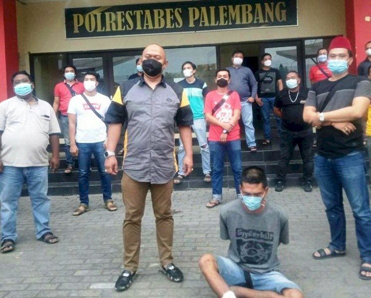 Tim Beguyur Bae Opsnal Unit Ranmor Satreskrim Polrestabes Palembang berhasil meringkus Nizarudin (27) pelaku jambret di kawasan Sako. (Ist/rmolsumsel.id)