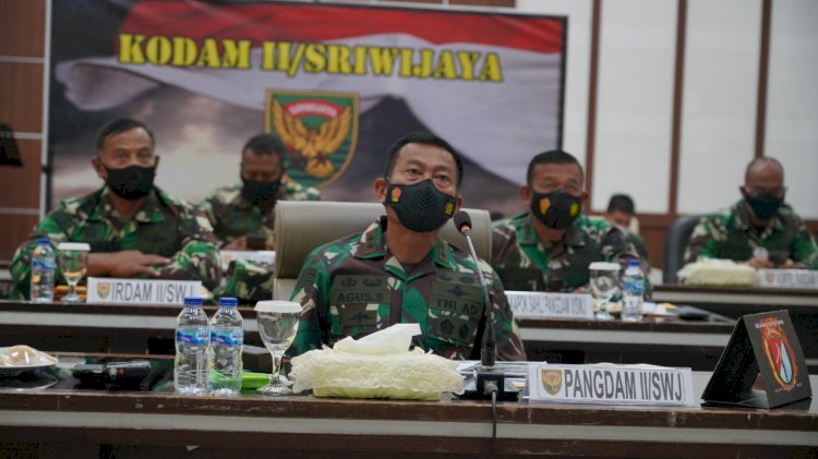 Pangdam II Sriwijaya, Mayjen TNI Agus Suhardi saat mengikuti Video Conference. (Istimewa/rmolsumsel.id)