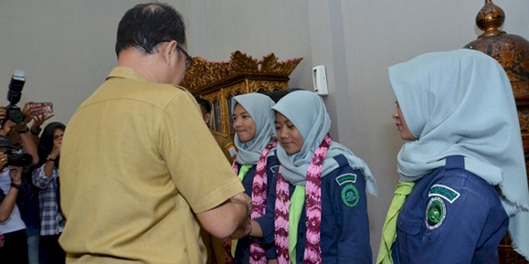 Pelepasan ekspedisi jumputan ke Vietnam oleh tim pemanjat tebing putri Fakultas Ekonomi Unsri 2017 lalu oleh Pemkot Palembang. (net/rmolsumsel.id)