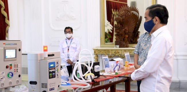 Presiden Joko Widodo saat melihat alkes produksi BPPT. (Istimewa/rmolsumsel.id)