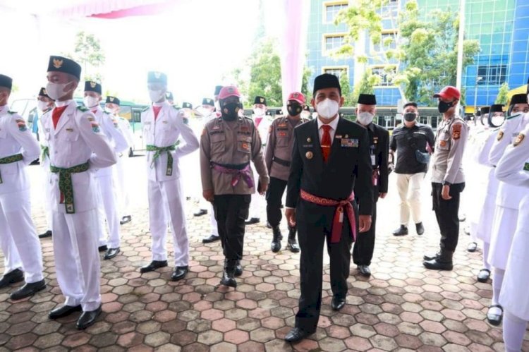Wali Kota Lubuklinggau SN Prana Putra Sohe tiba di Balai Kota untuk mengukuhkan anggota Paskibraka Lubuklinggau 2021. (Dinas Kominfo Lubuklinggau/rmolsumsel.id)